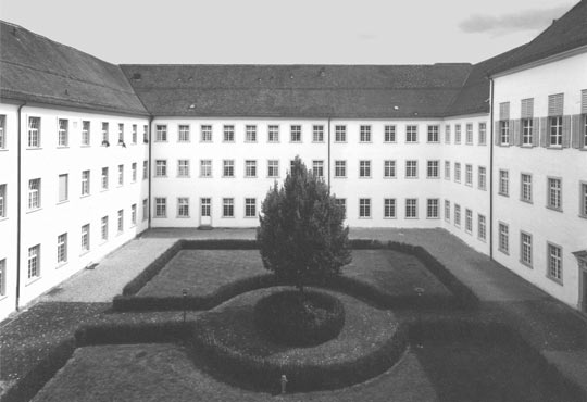 Hofansicht nach Abbruch Annexbauten und Fassadensanierung